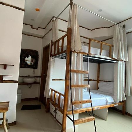 The Hat Trick Hostel Basdiot Bagian luar foto