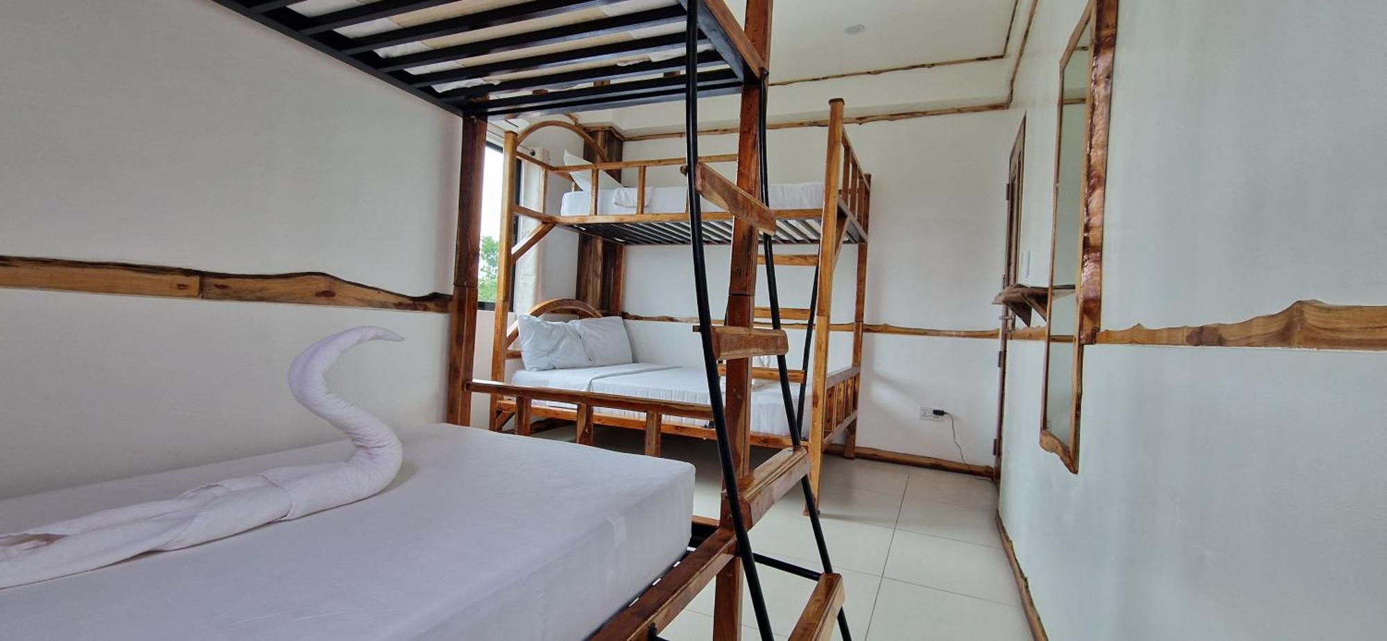 The Hat Trick Hostel Basdiot Bagian luar foto