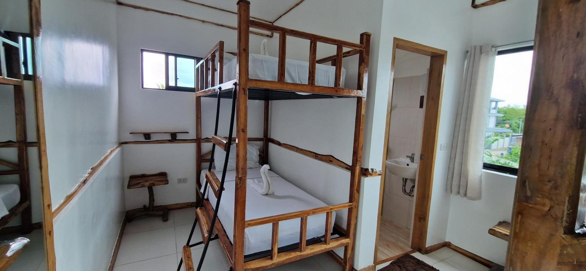 The Hat Trick Hostel Basdiot Bagian luar foto