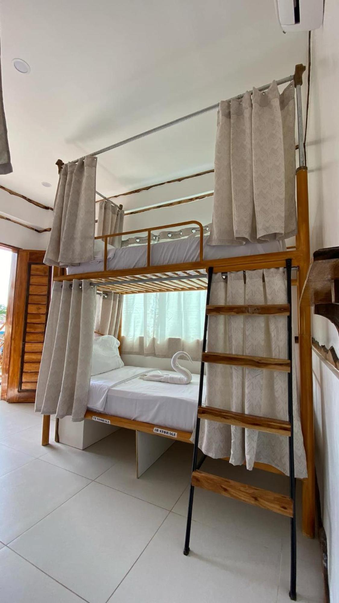 The Hat Trick Hostel Basdiot Bagian luar foto