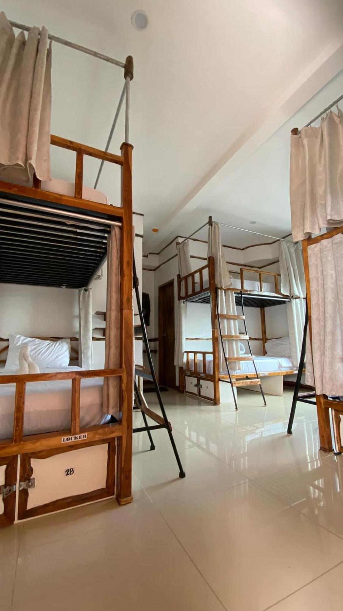 The Hat Trick Hostel Basdiot Bagian luar foto