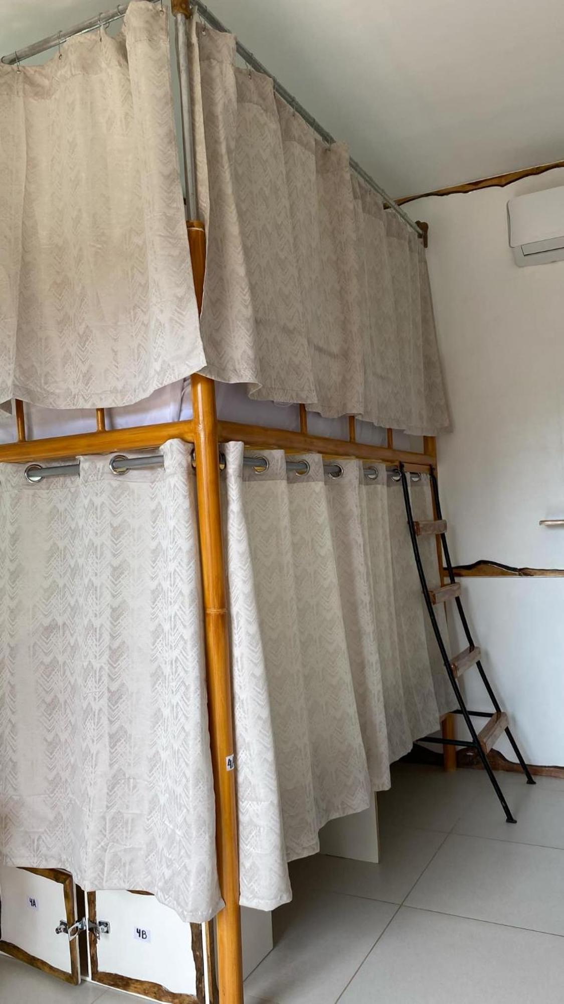 The Hat Trick Hostel Basdiot Bagian luar foto