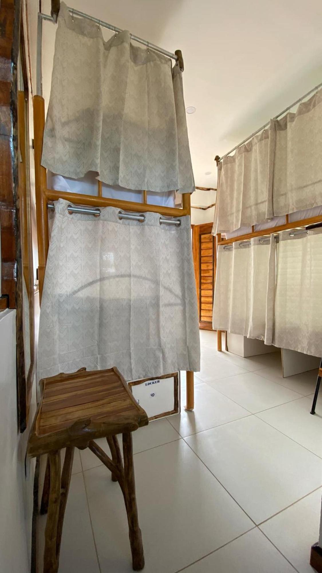 The Hat Trick Hostel Basdiot Bagian luar foto