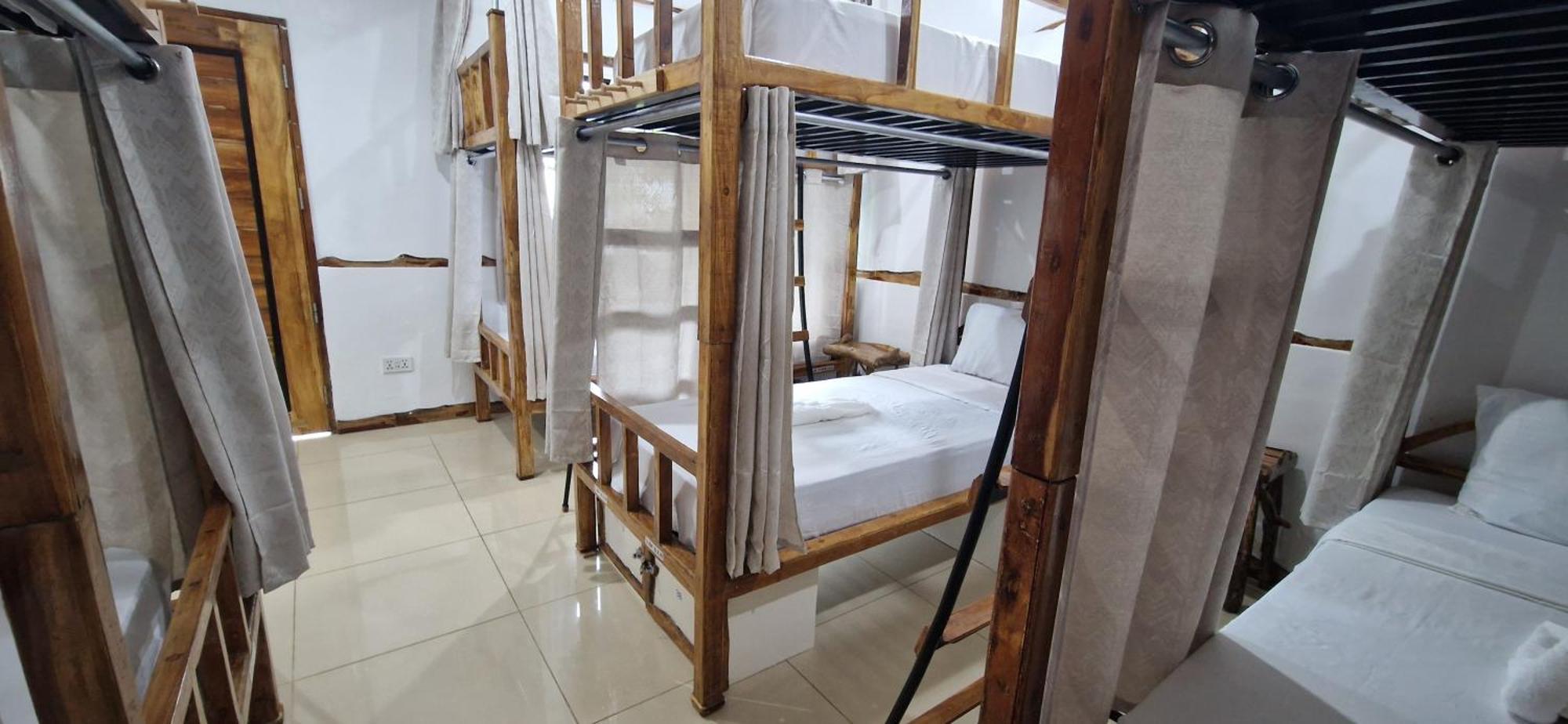 The Hat Trick Hostel Basdiot Bagian luar foto