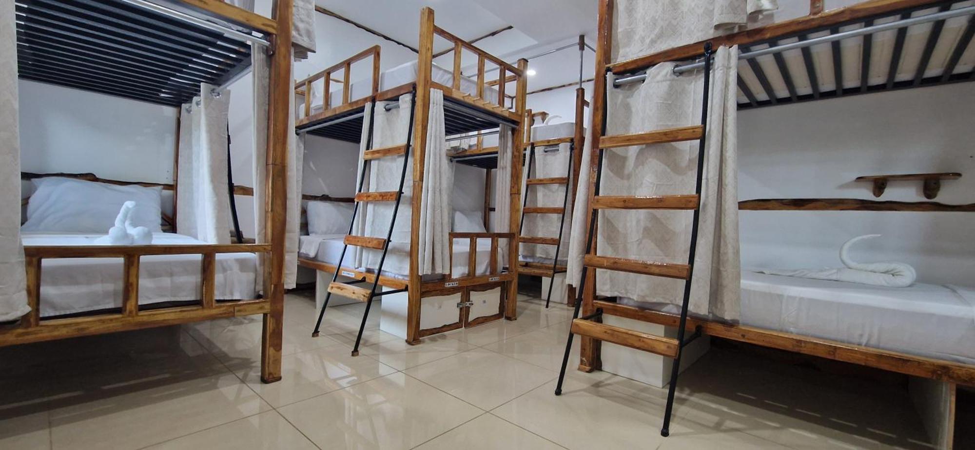 The Hat Trick Hostel Basdiot Bagian luar foto
