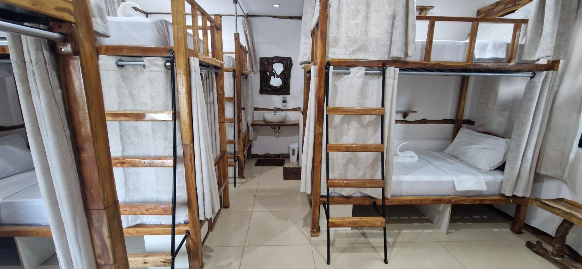The Hat Trick Hostel Basdiot Bagian luar foto